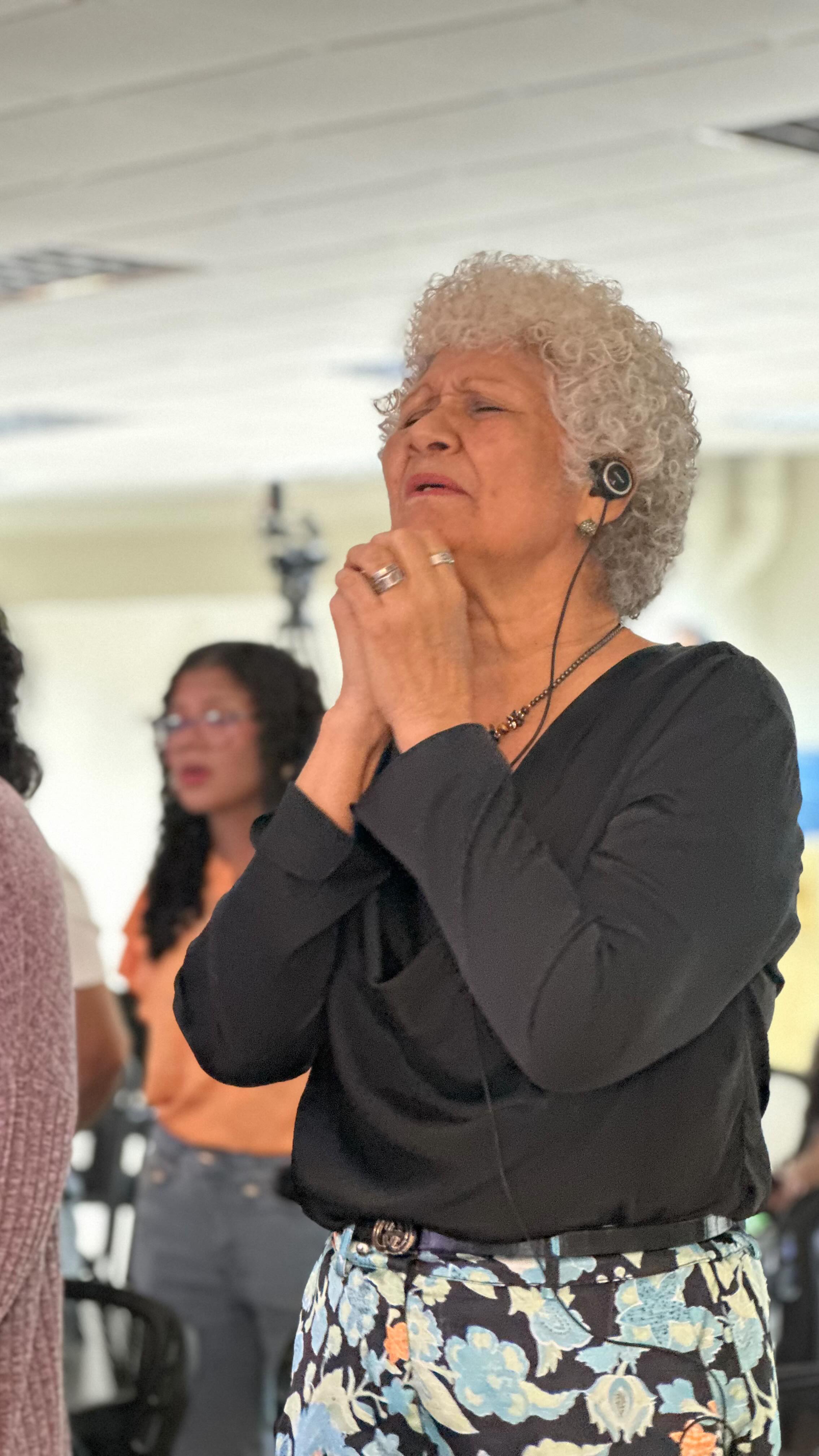 Cada domingo es un recordatorio de que Dios sigue obrando en medio de Su iglesia 🧡Adoramos, aprendimos de Su Palabra, compartimos como familia y fuimos animados a vivir para Cristo durante la semana