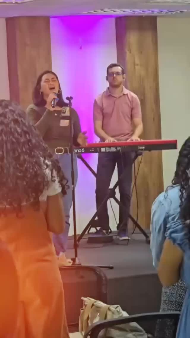 No solo nos reunimos, fuimos edificados como cuerpo. Qué regalo caminar juntos, crecer juntos y adorar al mismo Dios 🤍¡Te esperamos todos los domingos a las 11:00am!
