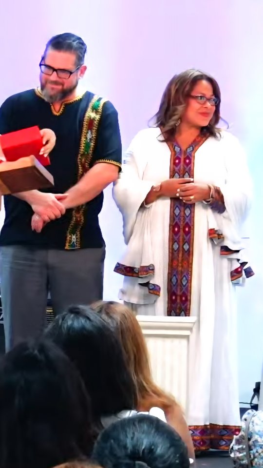 Así vivimos nuestro Domingo de Ramos 🌿
Entre alabanzas, alegría y esperanza, recordamos que Jesús es Rey.

Y con mucho gozo celebramos 18 años de fidelidad pastoral de Pastor Todd y Marielena en La Comunidad Bible Church.

¡Gracias, Señor, por Su gracia en cada temporada! ✨
______________

This is how we experienced our Palm Sunday 🌿
Through worship, joy, and hope, we remember that Jesus is King.

And with grateful hearts, we celebrate 18 years of faithful pastoral leadership by Pastor Todd and Marielena at La Comunidad Bible Church.

Thank You, Lord, for Your grace in every season! ✨
