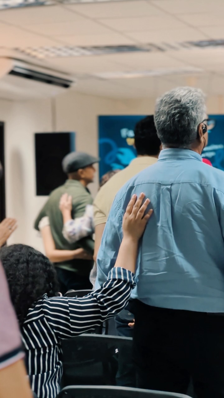 Así vivimos este domingo el Día del Padre: honrando a nuestros padres en oración y levantando nuestra adoración al Padre bueno, que siempre permanece fiel 🤍